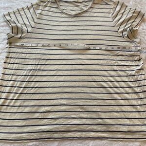 GUC Marine Layer Striped Ivory and Navy Short Sleeve T-Shirt Sz XL